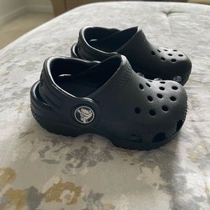 Infant crocs size 4C